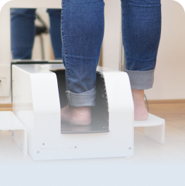ESCANEO DEL PIE

Con dos escáneres 3D capturamos imágenes de todo el pie y las dimensiones para fabricar zapatos con una precisión milimétrica 100% digital.